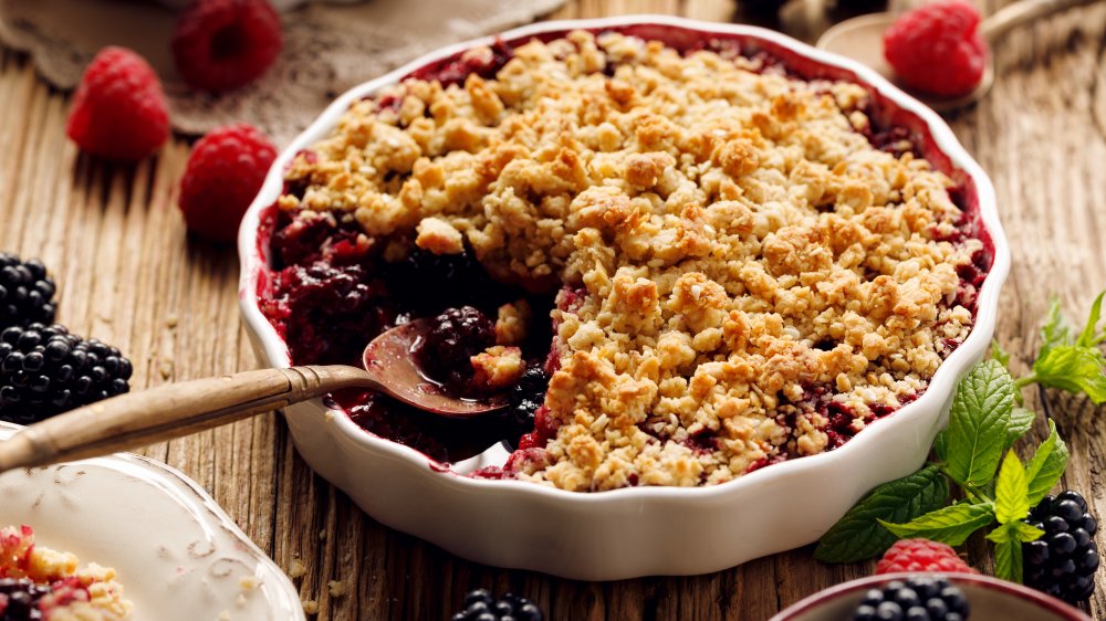 berry crumble