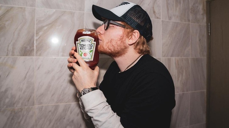 Ed Sheeran kissing a bottle of ketchup