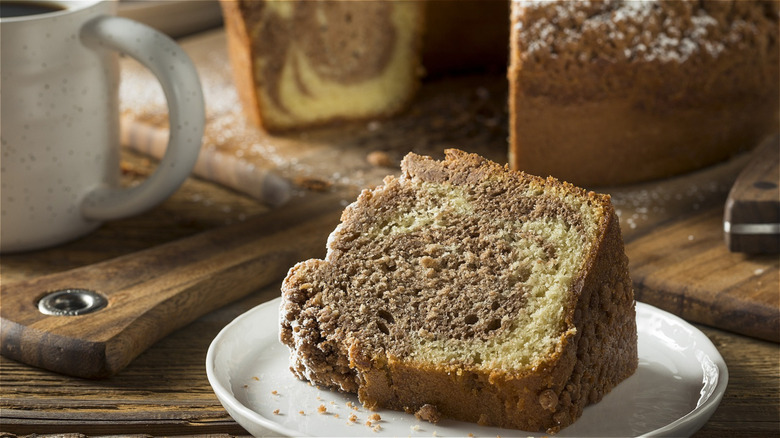 Cinnamon coffee cake on a plate