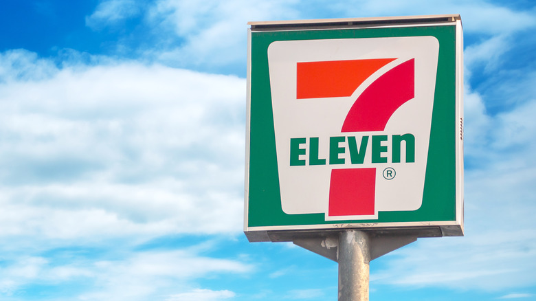 A 7-Eleven sign