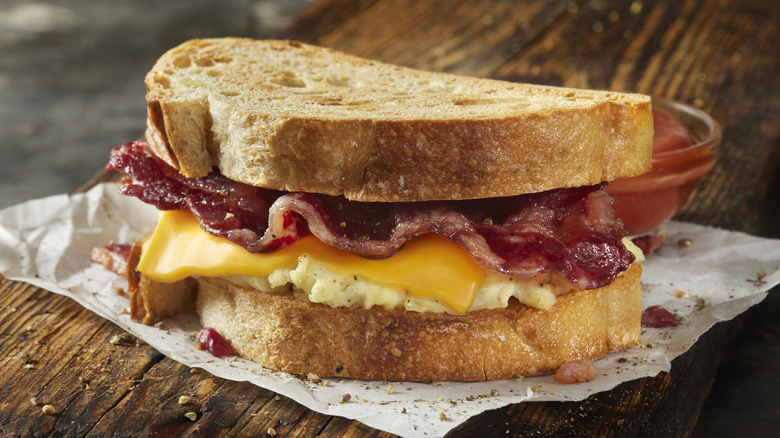 breakfast sandwich