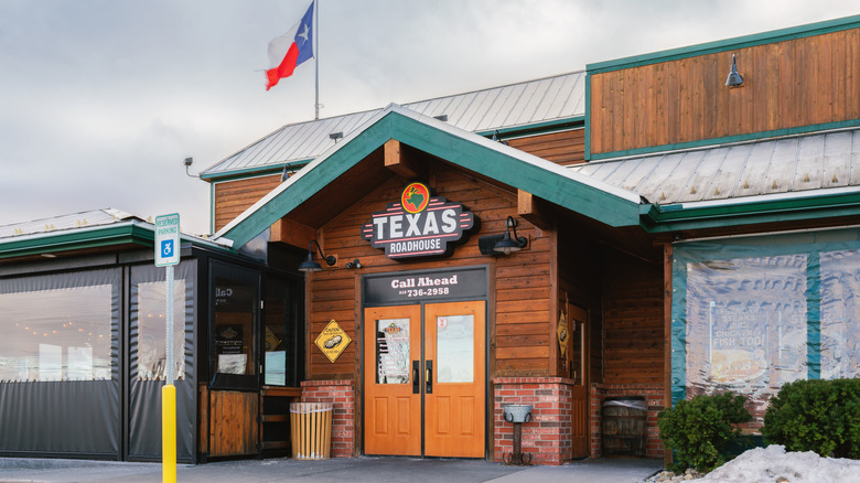Exterior of a Texas Roadhouse restaurant