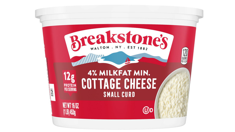 tub of Breakstone's 4% cottage cheese