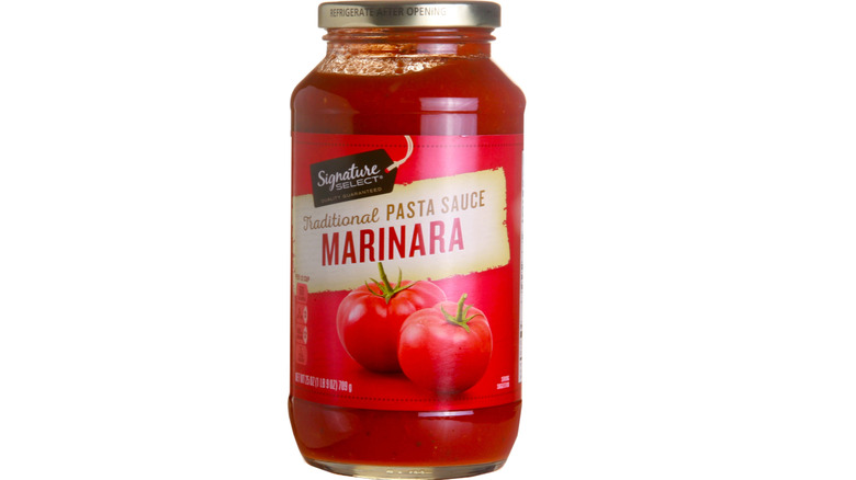 Jar of traditional Signature Select marinara sauce