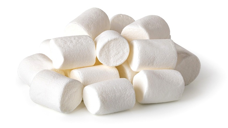 marshmallows white background 