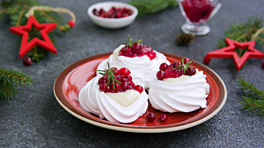 Pavlova with fruit