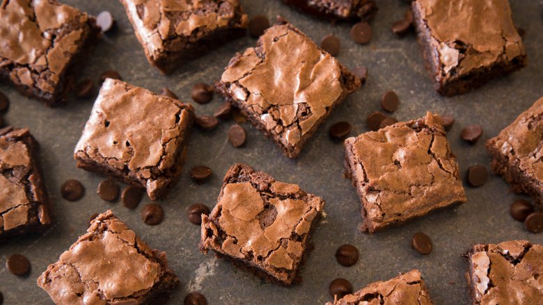 How to Keep Brownies From Getting Hard Around the Edge of the Pan