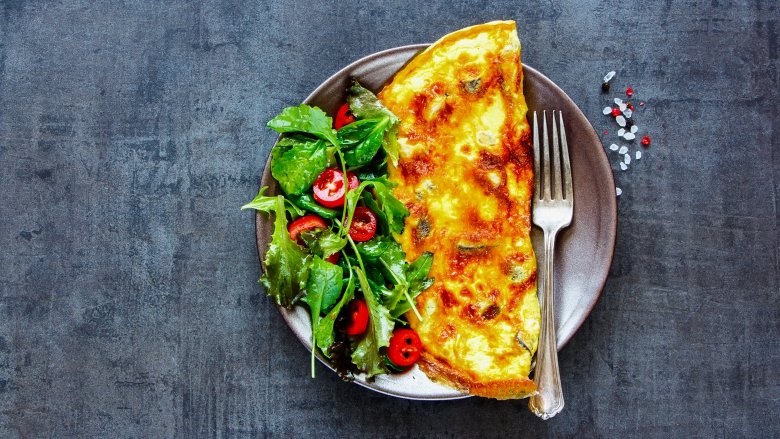 Cracking egg tips from world's fastest omelette maker