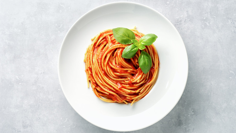 spaghetti in bowl