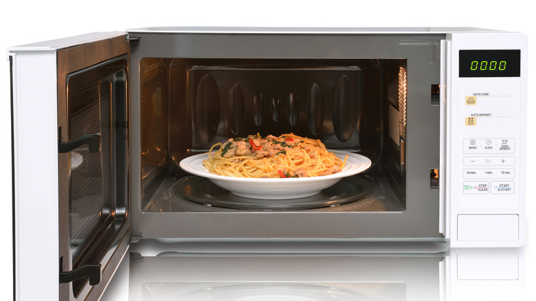 spaghetti reheated in microwave oven