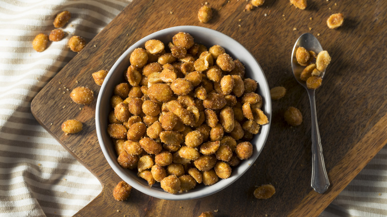 Roasted peanuts in a bowl