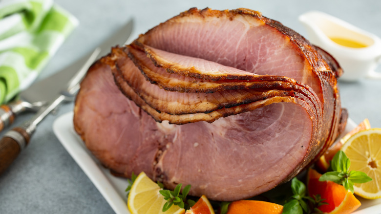 plate of spiral sliced ham