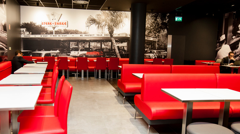 interior tables at Steak n Shake restaurant