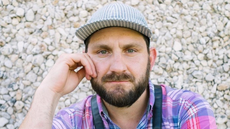 Gabe Erales headshot