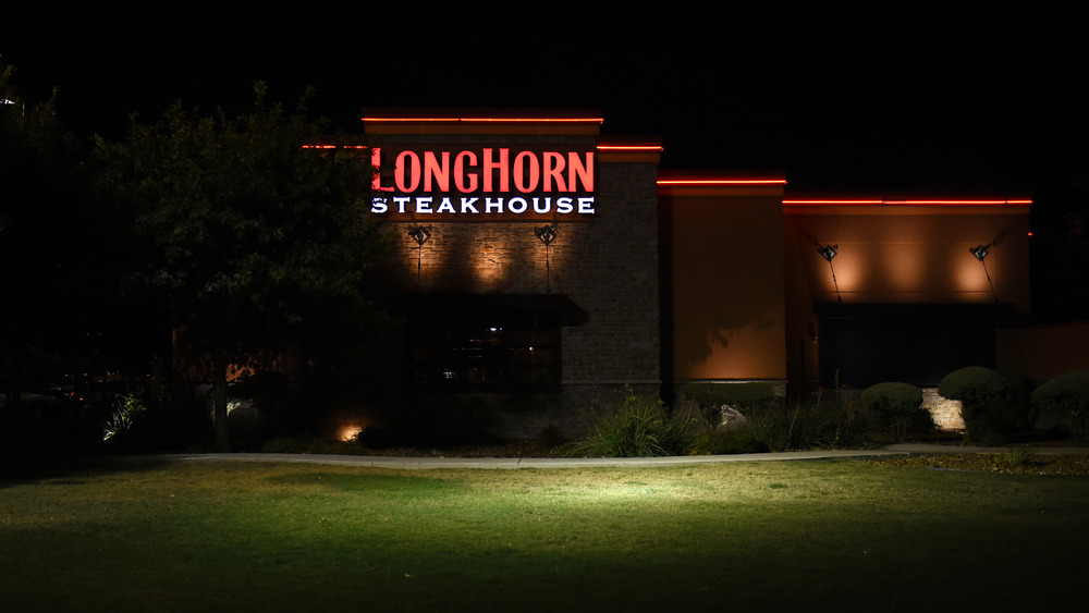 LongHorn Steakhouse exterior at night