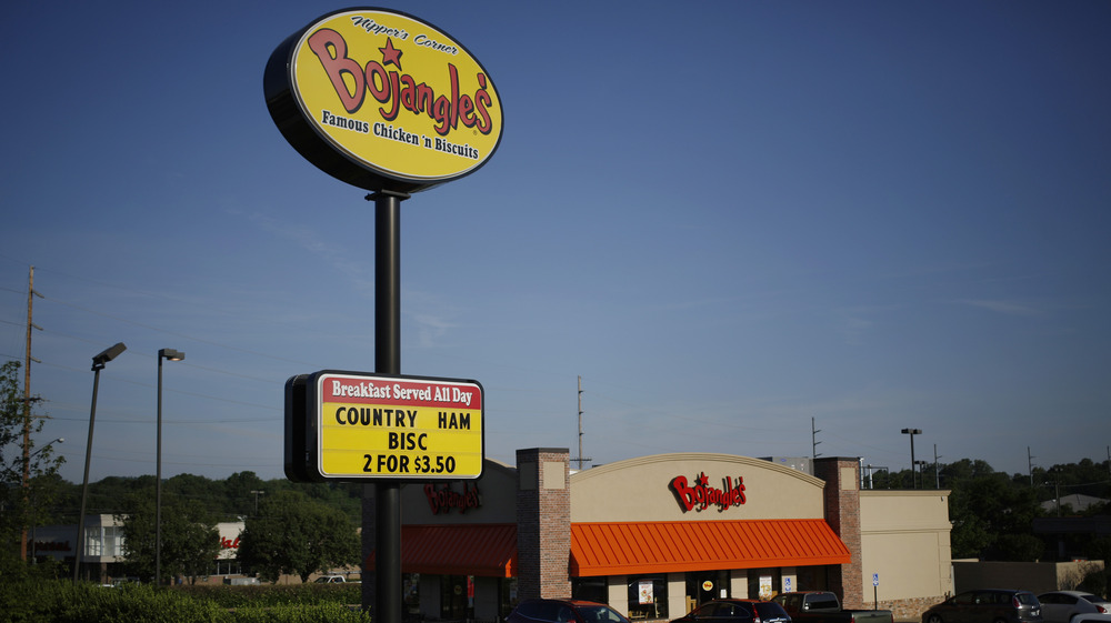 Bojangles restaurant towering sign