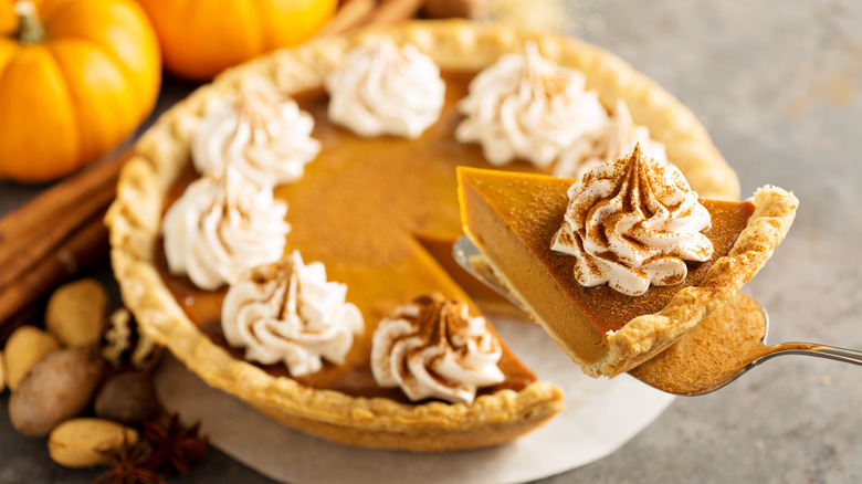 serving pumpkin pie