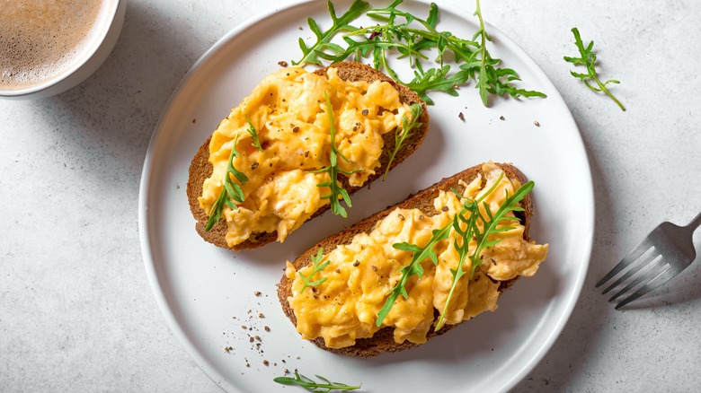 Scrambled eggs on toast.