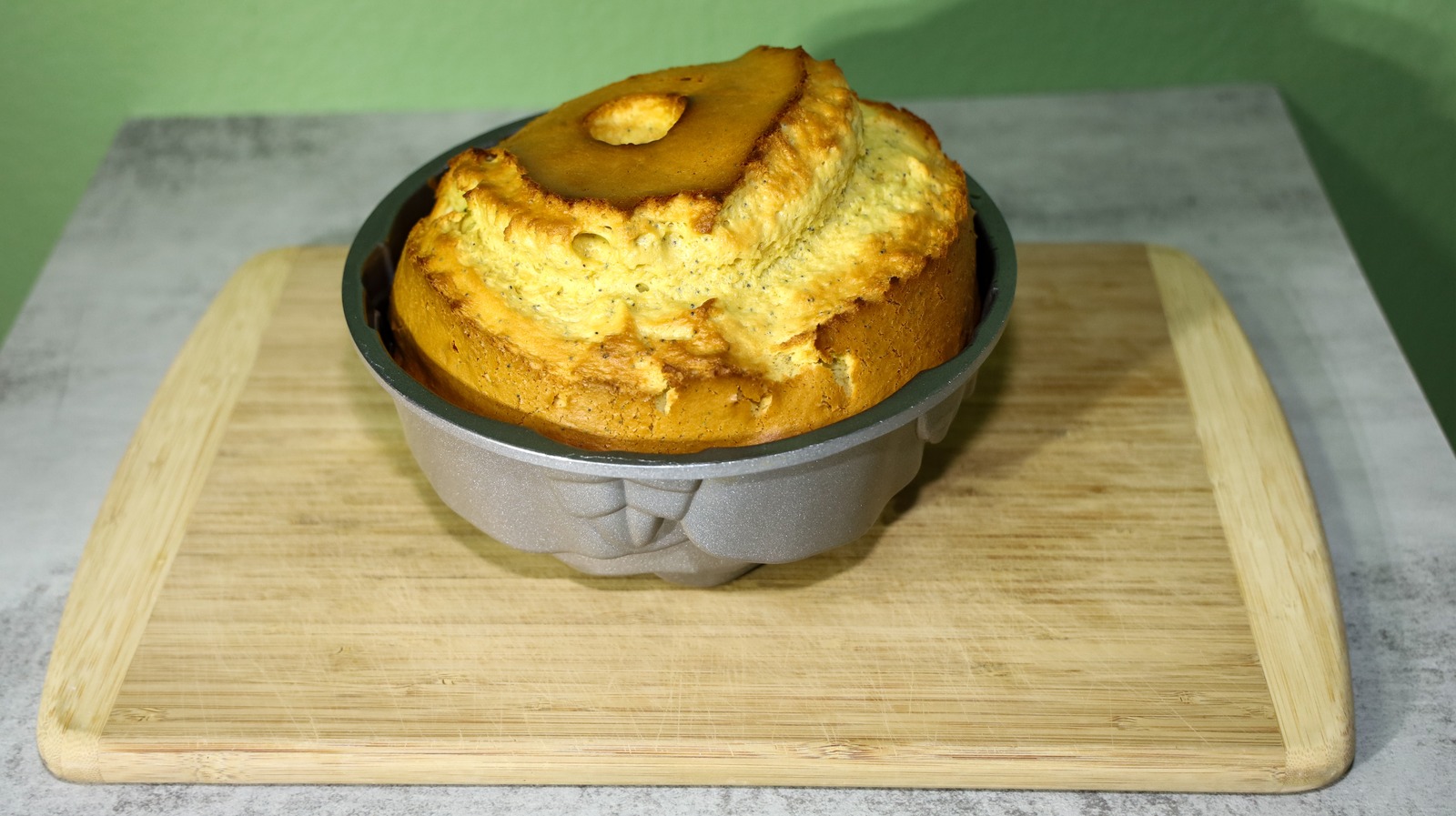 The Cake Baking Mistake That Will Leave You With An Uneven Top the-cake-baking-mistake-that-will-leave-you-with-an-uneven-top
