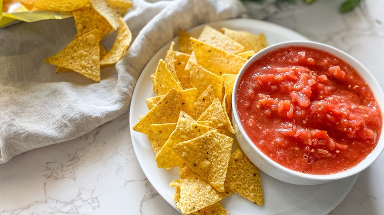 copycat chilis salsa and chips