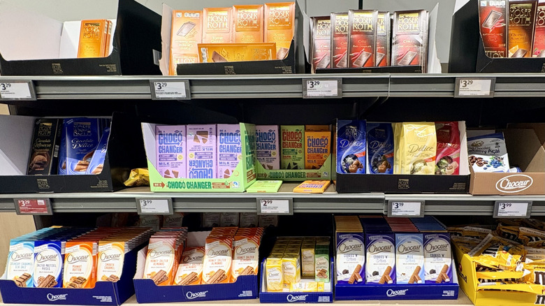 Chocolate bar endcap at Aldi.