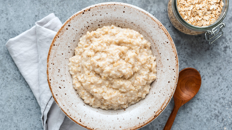 A plain bowl of oatmeal 