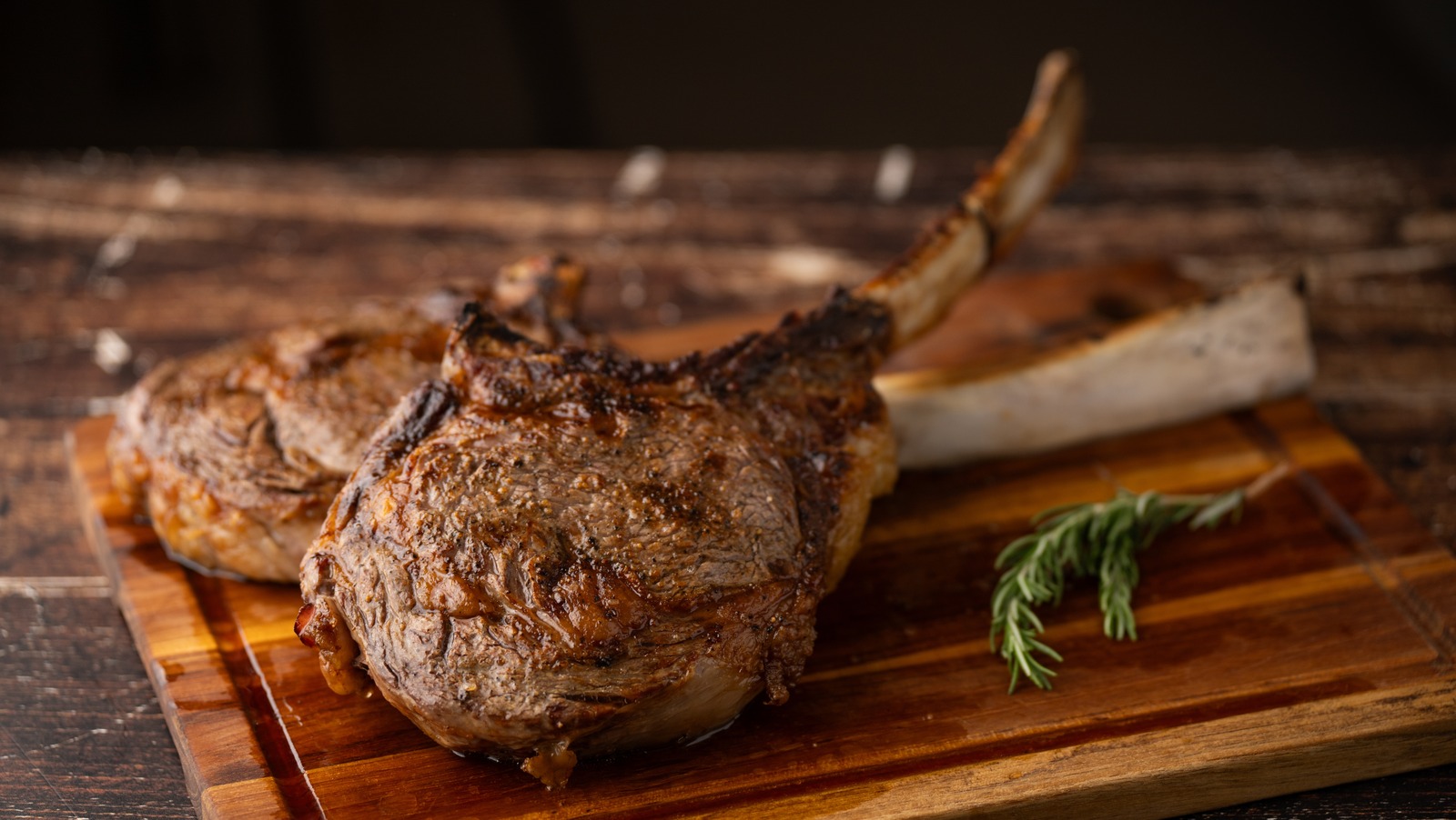 The Cheapest To Most Expensive Chain Restaurant Tomahawk Steaks You Can Find