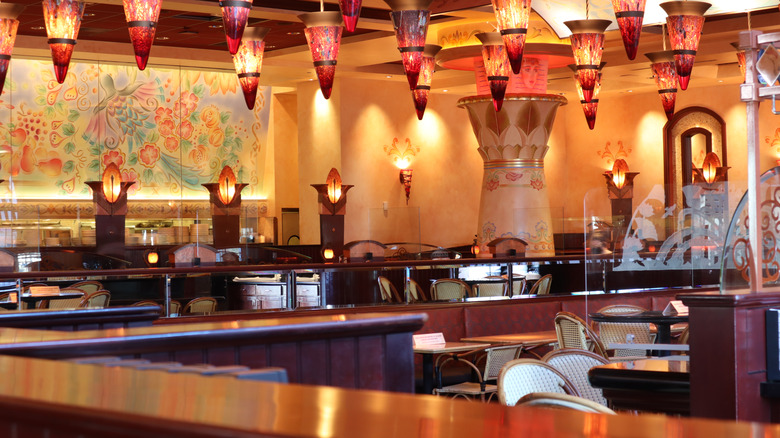 cheesecake factory interior