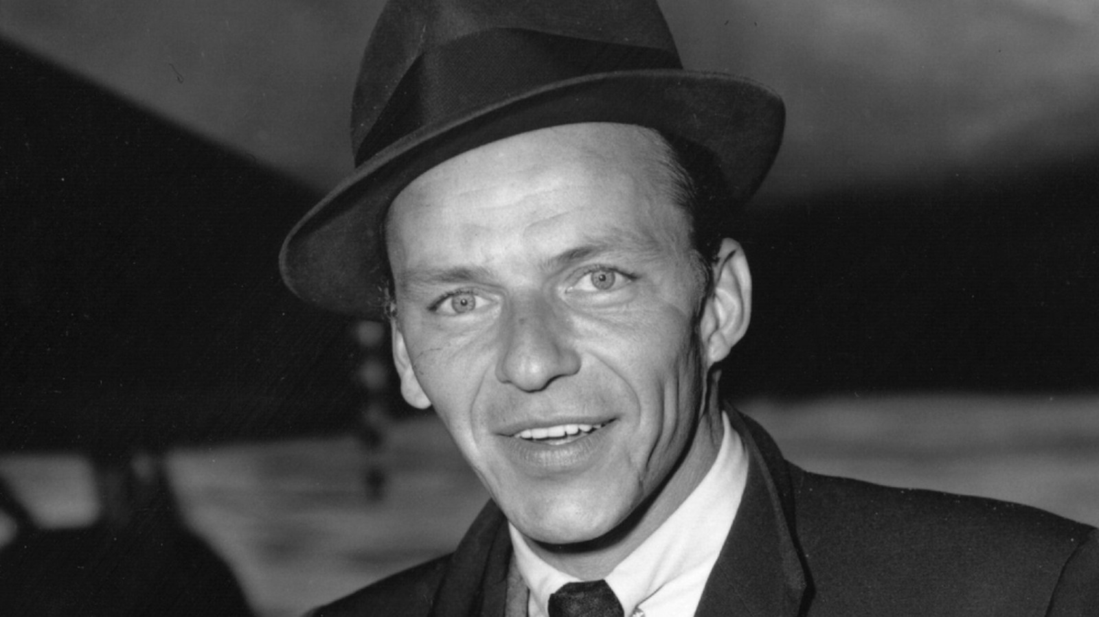 The Classic 3‑2‑1 Method Frank Sinatra Used For The Ideal Whiskey Pour