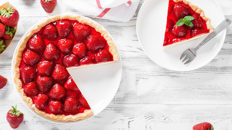 cheese pie with strawberries