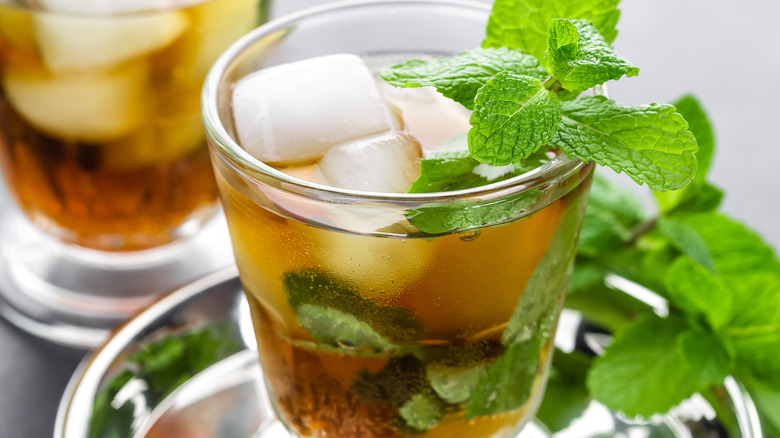 Mint julep cocktail 