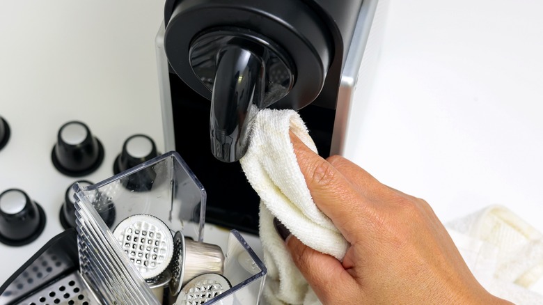 cleaning coffee machine