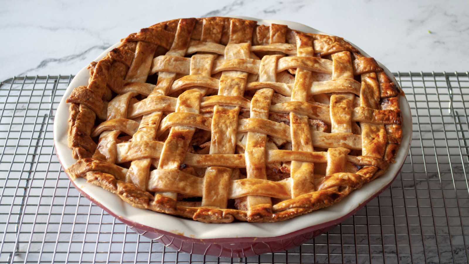 The Common Layering Mistake People Make With Apple Pie