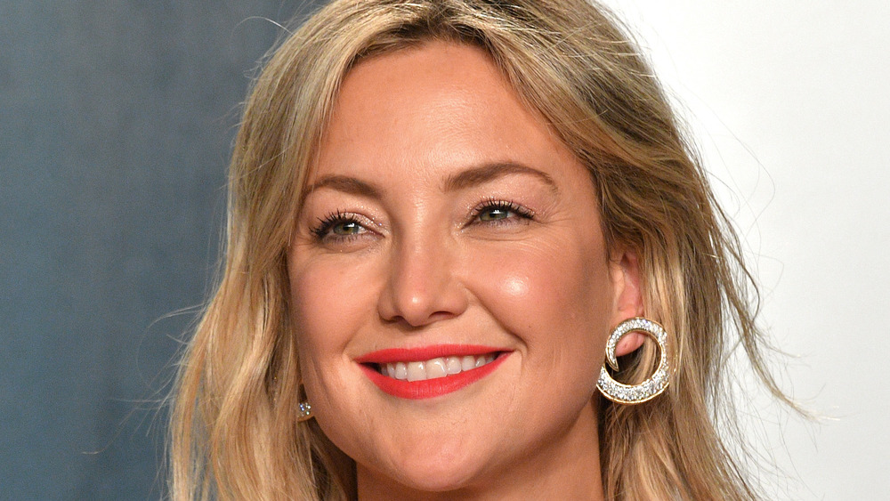 Kate Hudson wearing hot pink lipstick