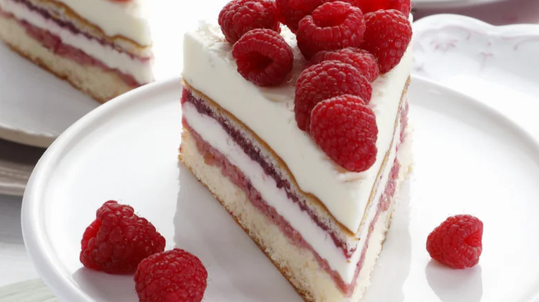 white chocolate cake with raspberry