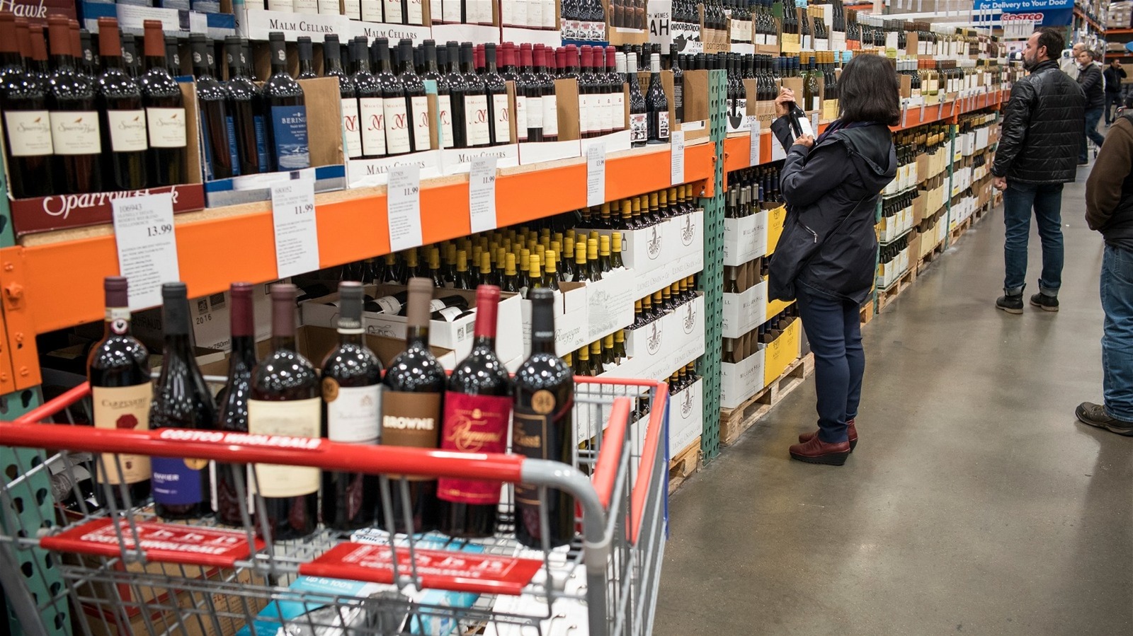 The Costco Shopping Cart Hack That Keeps Wine Bottles Secure