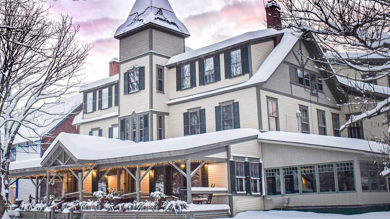 Norwich Inn in the snow