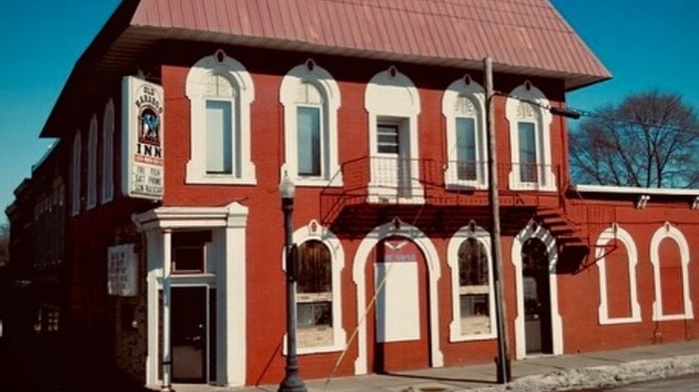 The exterior of Old Baraboo Inn