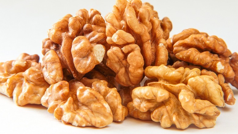 a serving of walnuts