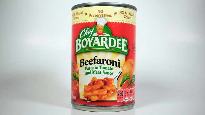 can of chef boyardee beefaroni