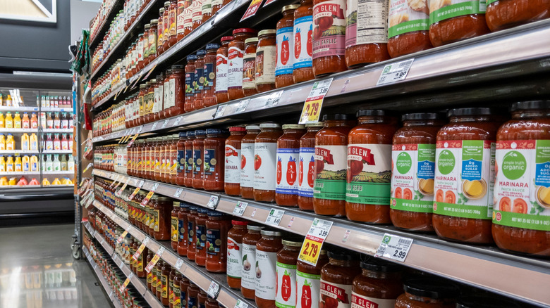 Jars of marinara sauce on grocery store shelves