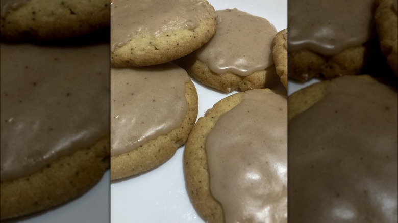 Chai sugar cookies on plate.