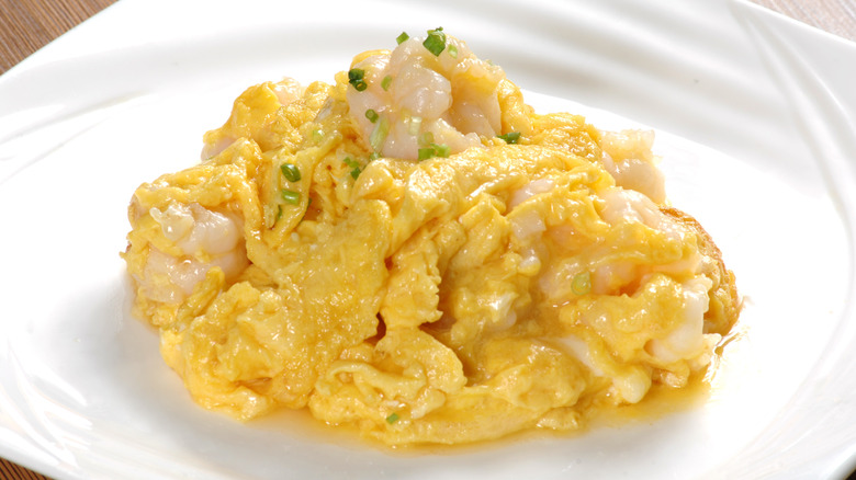 Cantonese-style scrambled eggs with shrimp