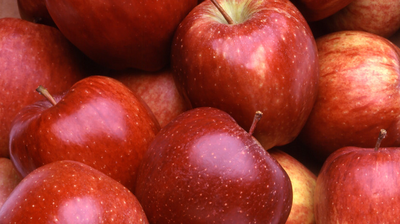 Pile of Red Delicious apples