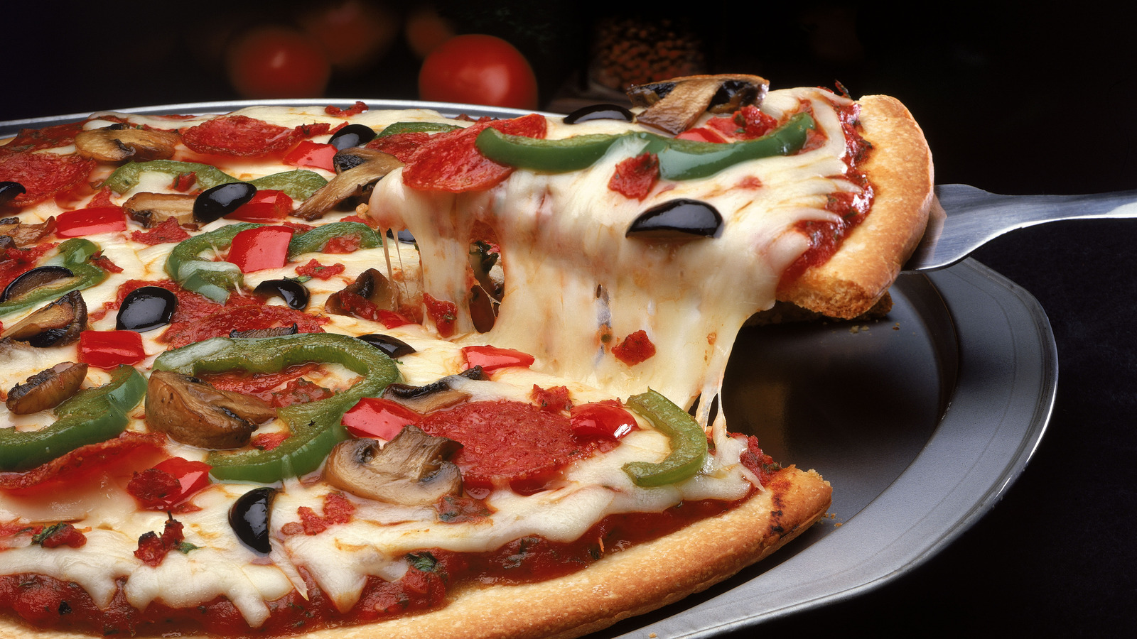 The Difference Between Pizza And Flatbread Is All In The Dough