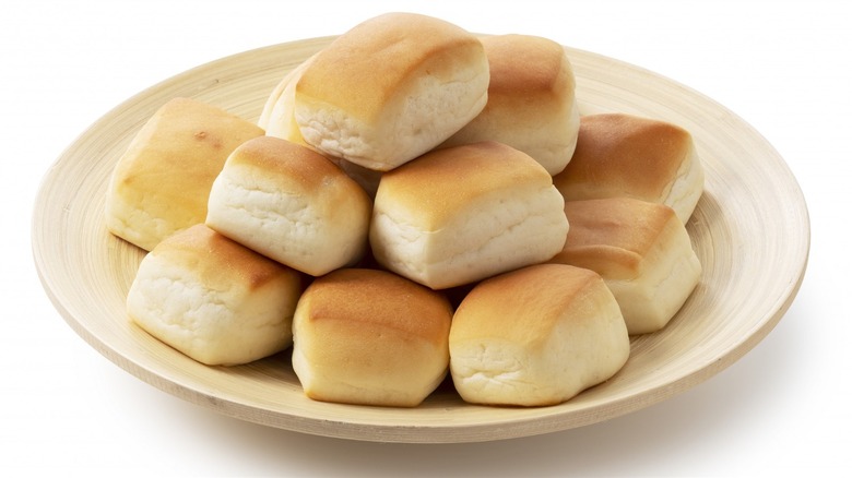 Plate of dinner rolls