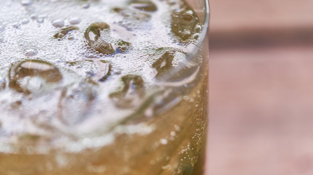 iced ginger ale closeup
