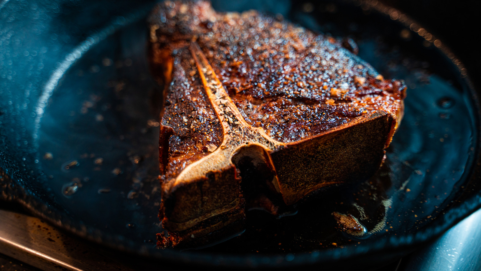 <a href="https://www.mashed.com/2261465/disadvantages-cooking-steak-cast-iron/" target="_blank">The Disadvantages Of Cooking Steak On Cast Iron</a>