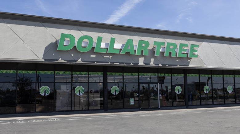 Exterior of Dollar Tree location