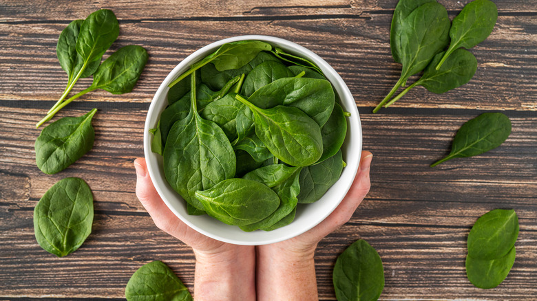 spinach in bowl